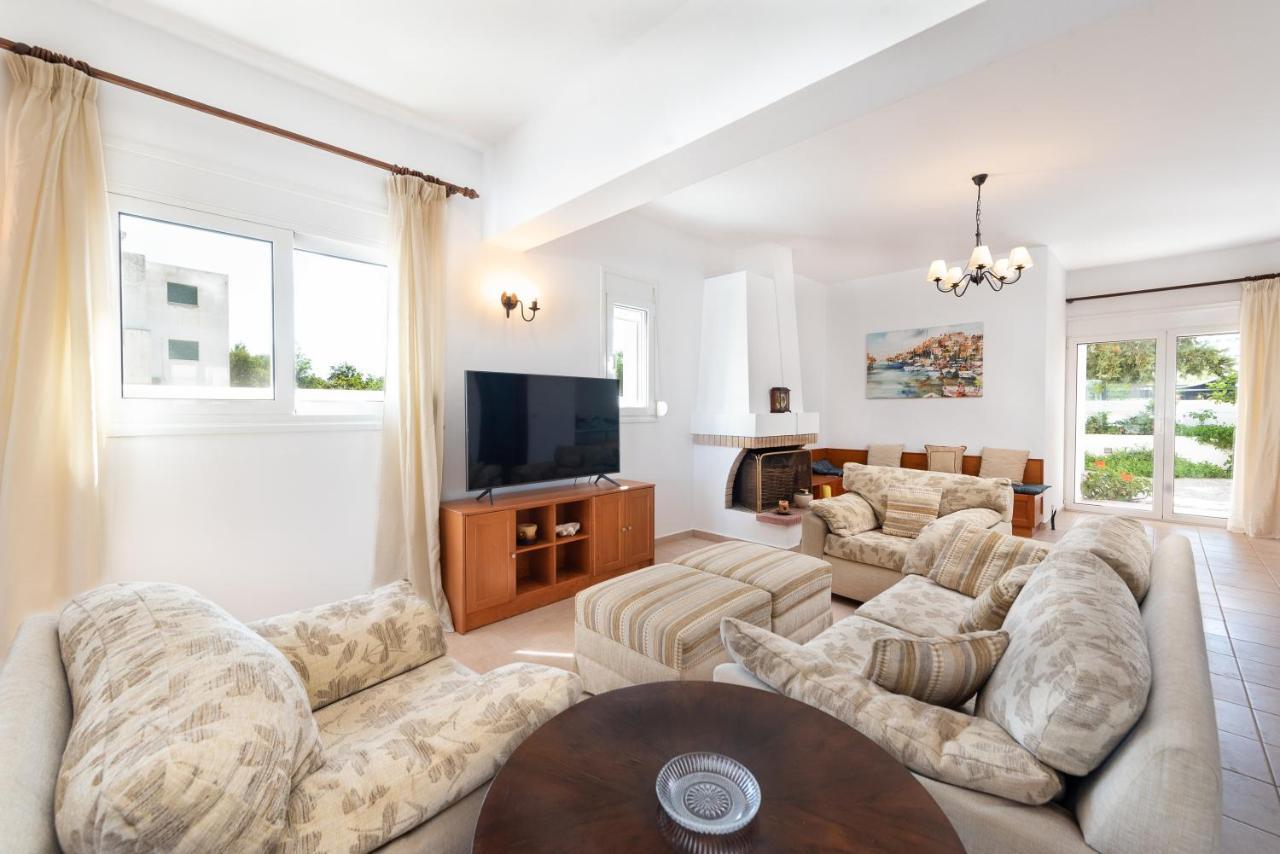 Ritas Gennadi Villa Bagian luar foto