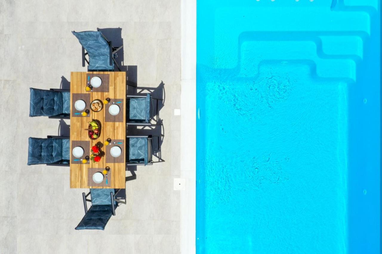Ritas Gennadi Villa Bagian luar foto