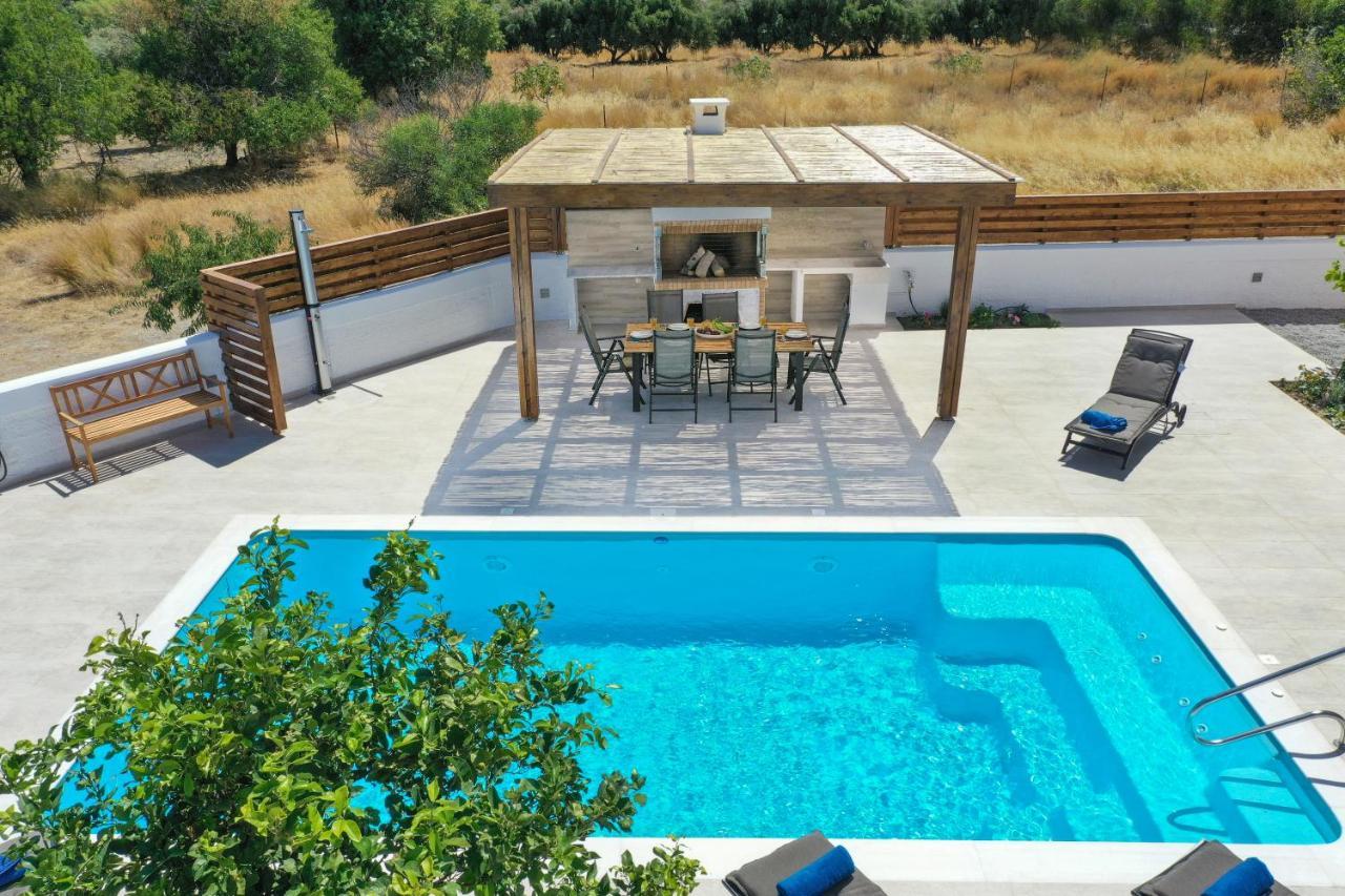 Ritas Gennadi Villa Bagian luar foto